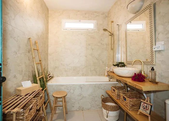 Rural Camelia Нерха